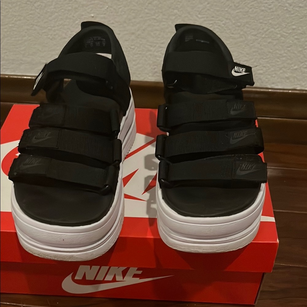 Nike Black and White Strap Sandals